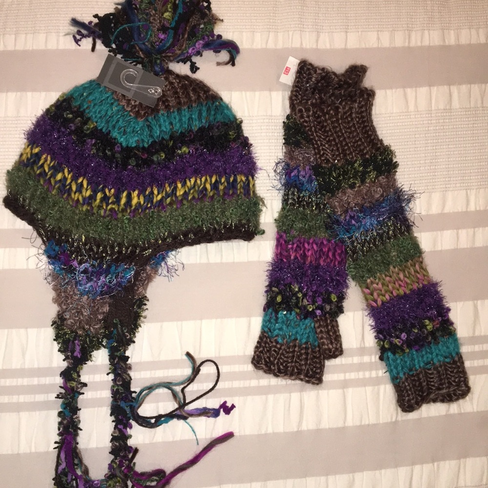 Cute hat with gloves NEVER USED WITH TAGS
